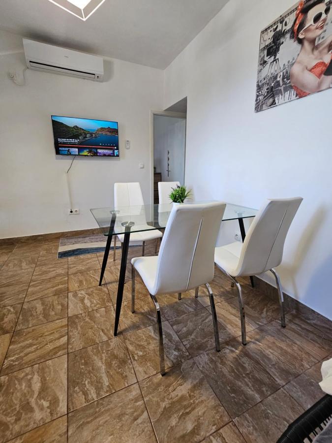 Anita Prizba Apartment Bagian luar foto